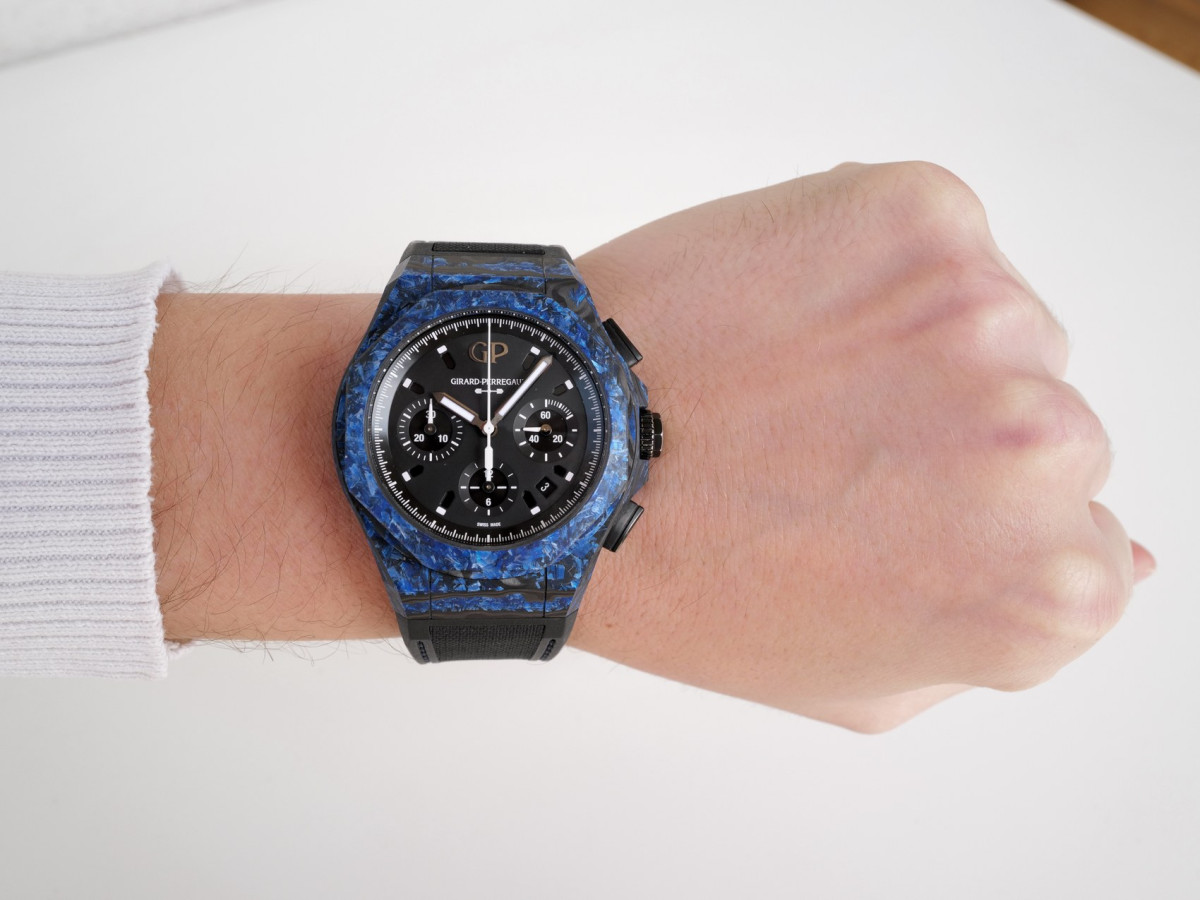 Швейцарський годинник Girard Perregaux Carbon Glass Laureato Absolute Rock 44 Limited Edition of 100