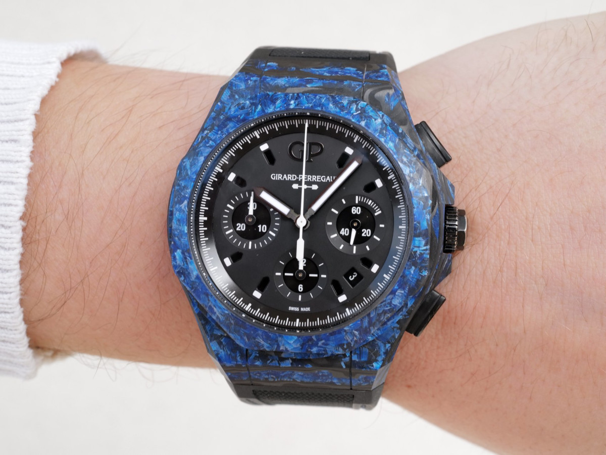 Швейцарський годинник Girard Perregaux Carbon Glass Laureato Absolute Rock 44 Limited Edition of 100