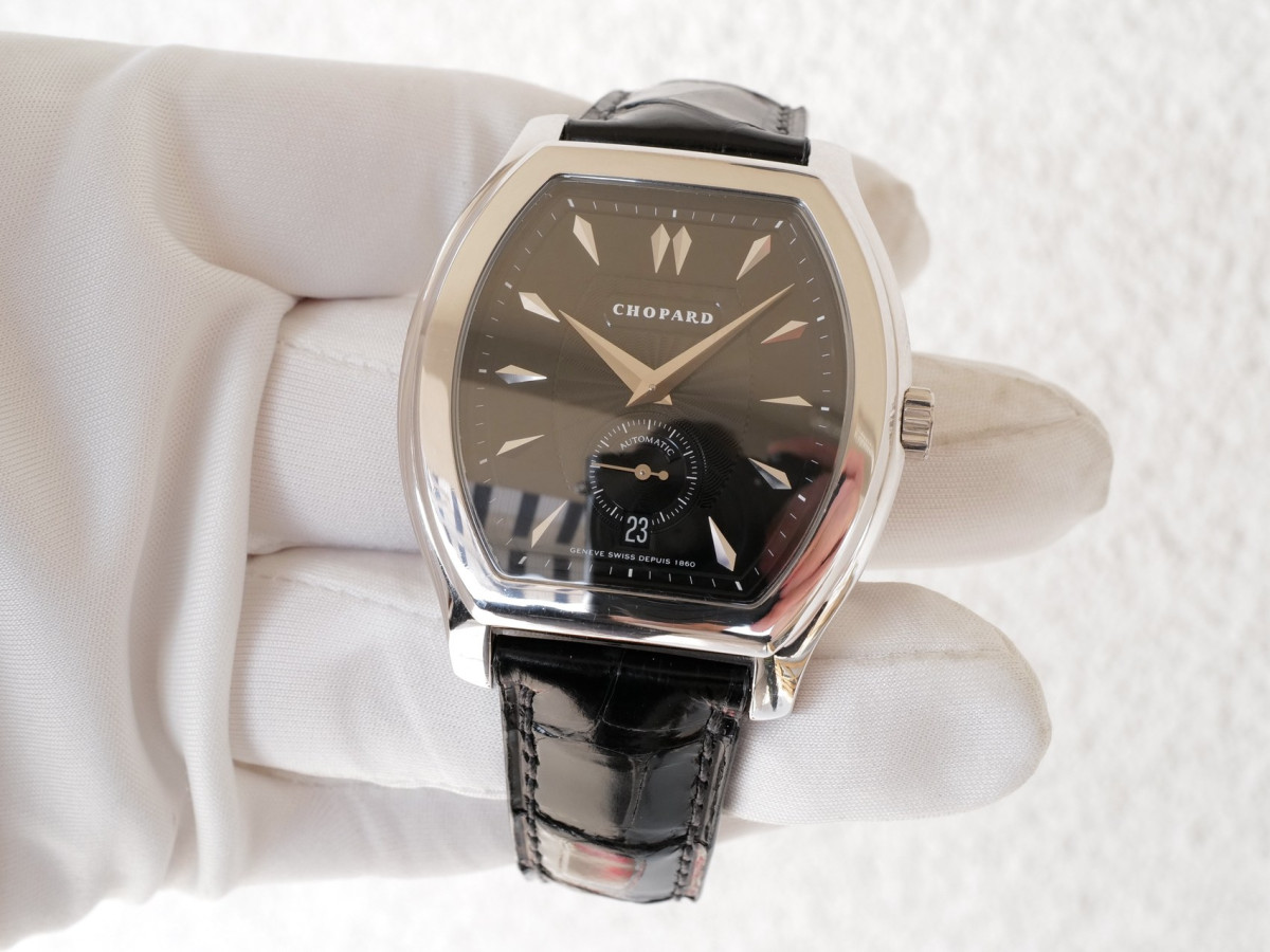 Швейцарские часы Chopard L.U.C. Tonneau 18K White Gold Limited Edition Black Dial