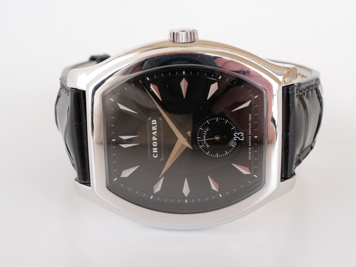 Швейцарские часы Chopard L.U.C. Tonneau 18K White Gold Limited Edition Black Dial