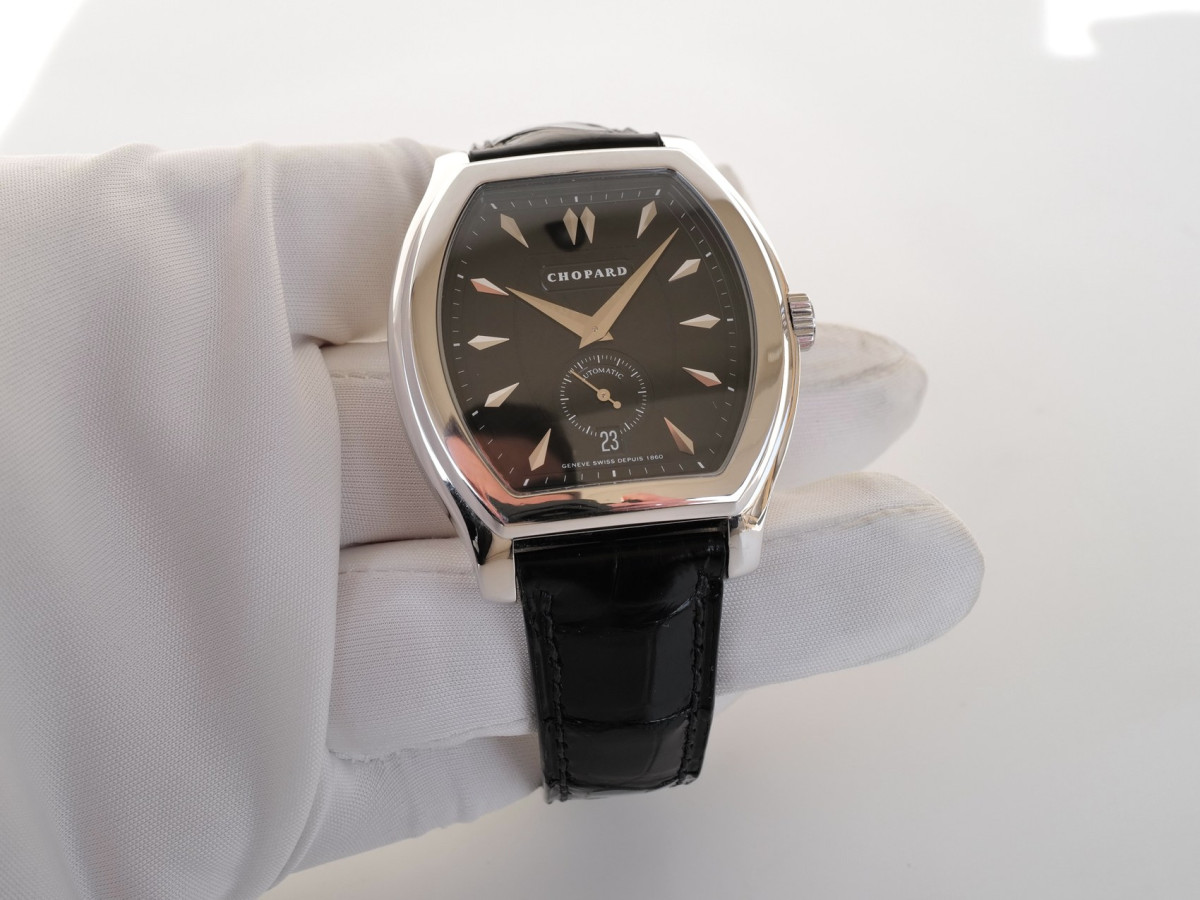 Швейцарские часы Chopard L.U.C. Tonneau 18K White Gold Limited Edition Black Dial