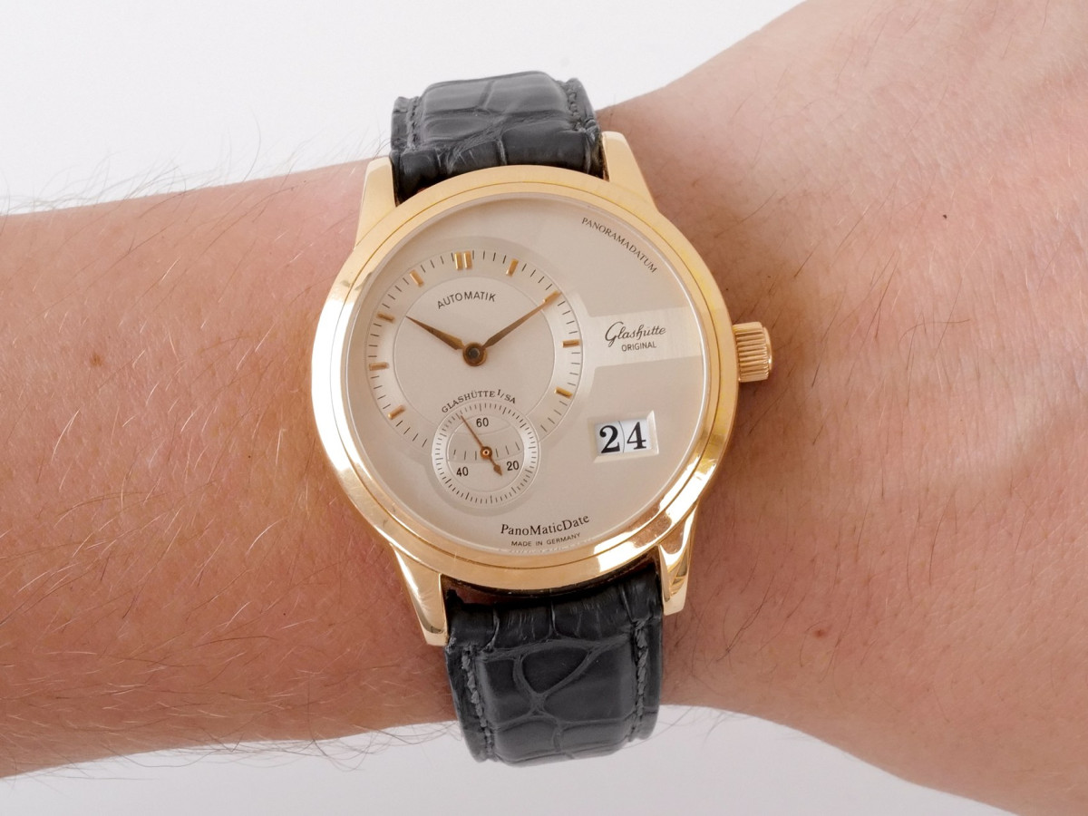 Швейцарський годинник Glashutte Original PanoMaticDate 18K Rose Gold 39