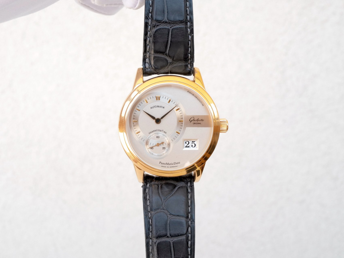 Швейцарський годинник Glashutte Original PanoMaticDate 18K Rose Gold 39