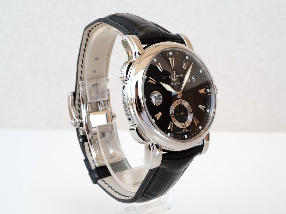 Швейцарские часы Ulysse Nardin GMT Big Date 42 Black Dial