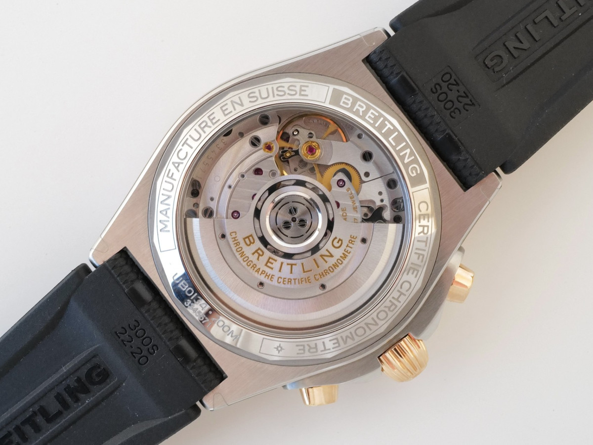 Швейцарские часы Breitling Chronomat B01 42 Gold Steel Grey Dial