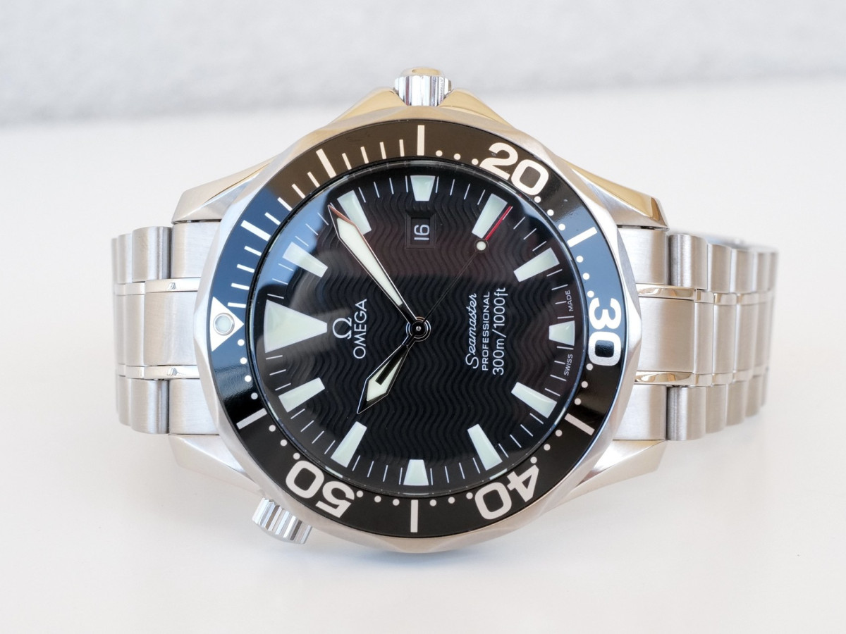 Швейцарские часы Omega Seamaster Professional Diver 300M 41 Black Dial Sword Hands Quartz