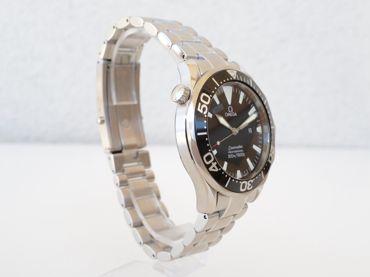 Швейцарские часы Omega Seamaster Professional Diver 300M 41 Black Dial Sword Hands Quartz