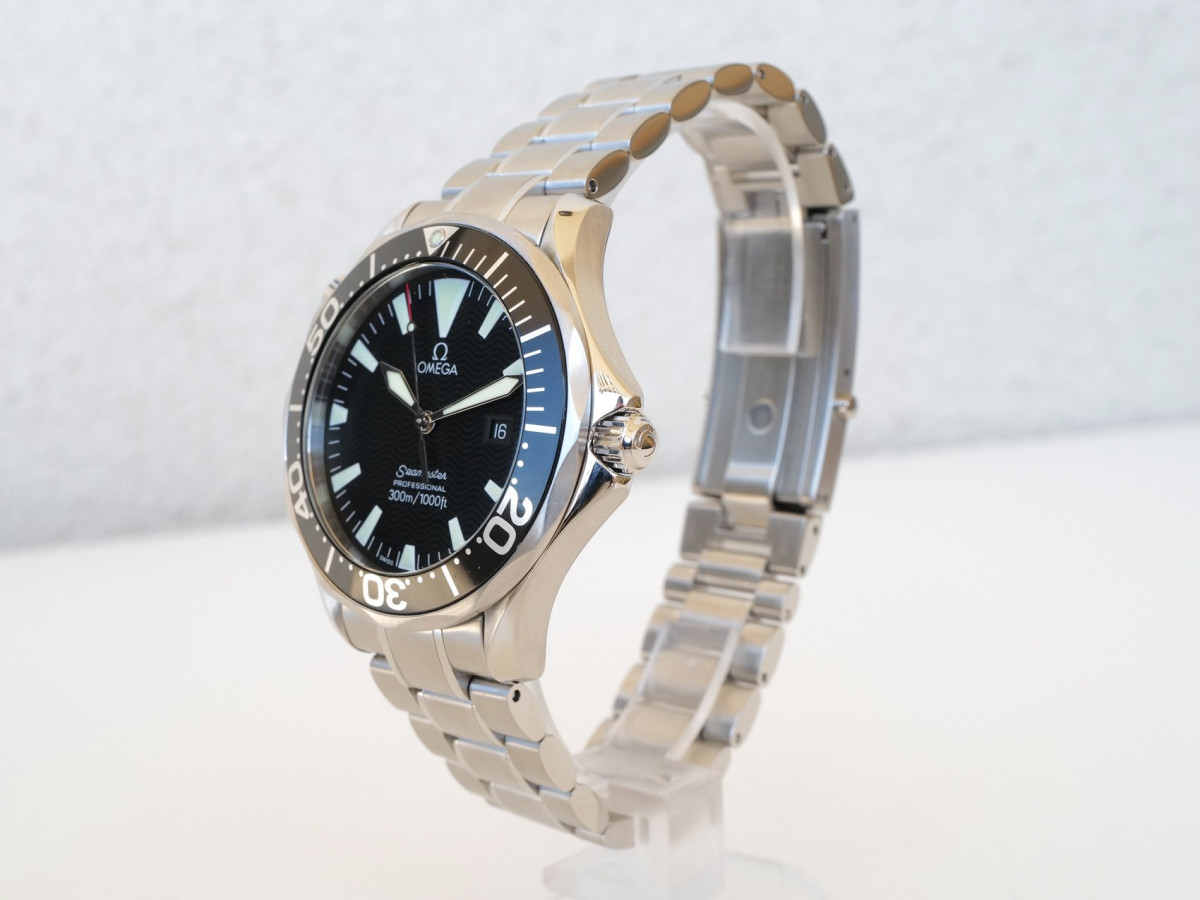 Швейцарские часы Omega Seamaster Professional Diver 300M 41 Black Dial Sword Hands Quartz