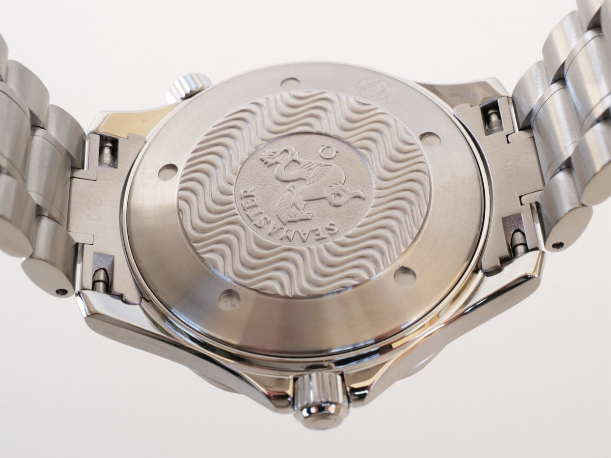 Швейцарские часы Omega Seamaster Professional Diver 300M 41 Black Dial Sword Hands Quartz