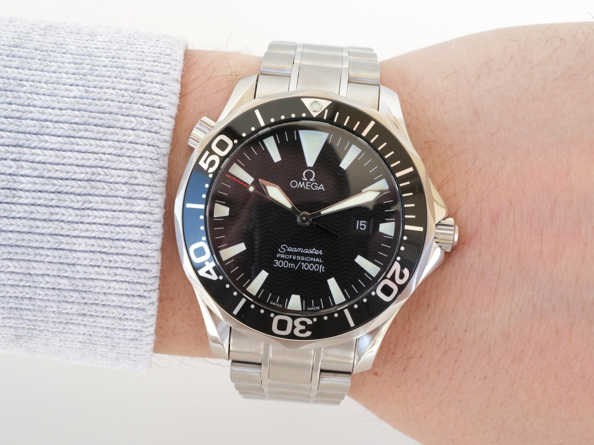 Швейцарские часы Omega Seamaster Professional Diver 300M 41 Black Dial Sword Hands Quartz