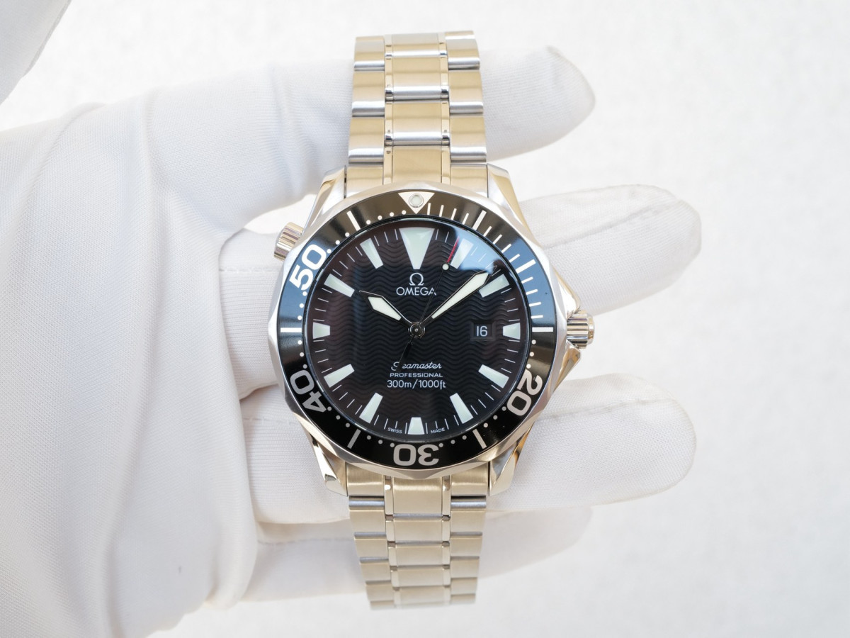 Швейцарские часы Omega Seamaster Professional Diver 300M 41 Black Dial Sword Hands Quartz