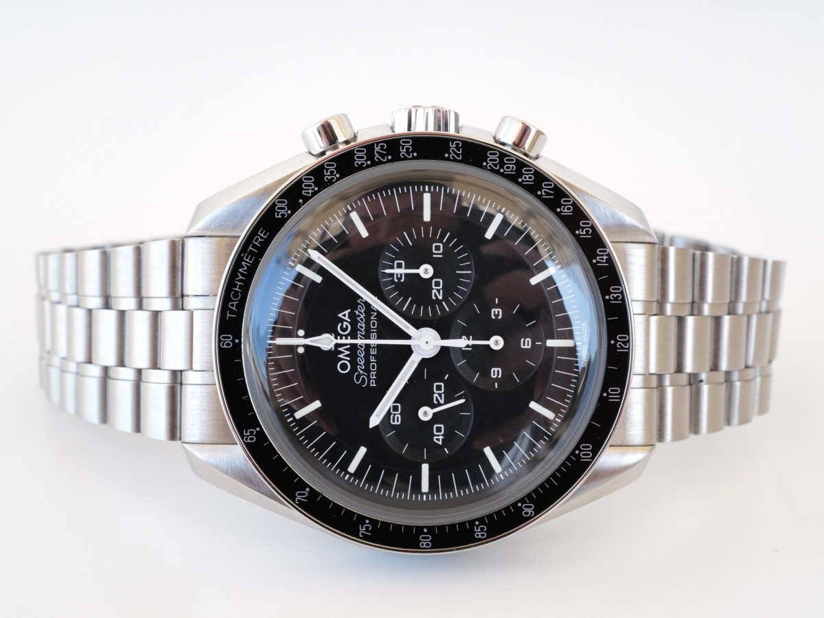 Швейцарские часы Omega Speedmaster Moonwatch Professional 42 Manual Wind Co‑Axial Master Chronometer Chronograph