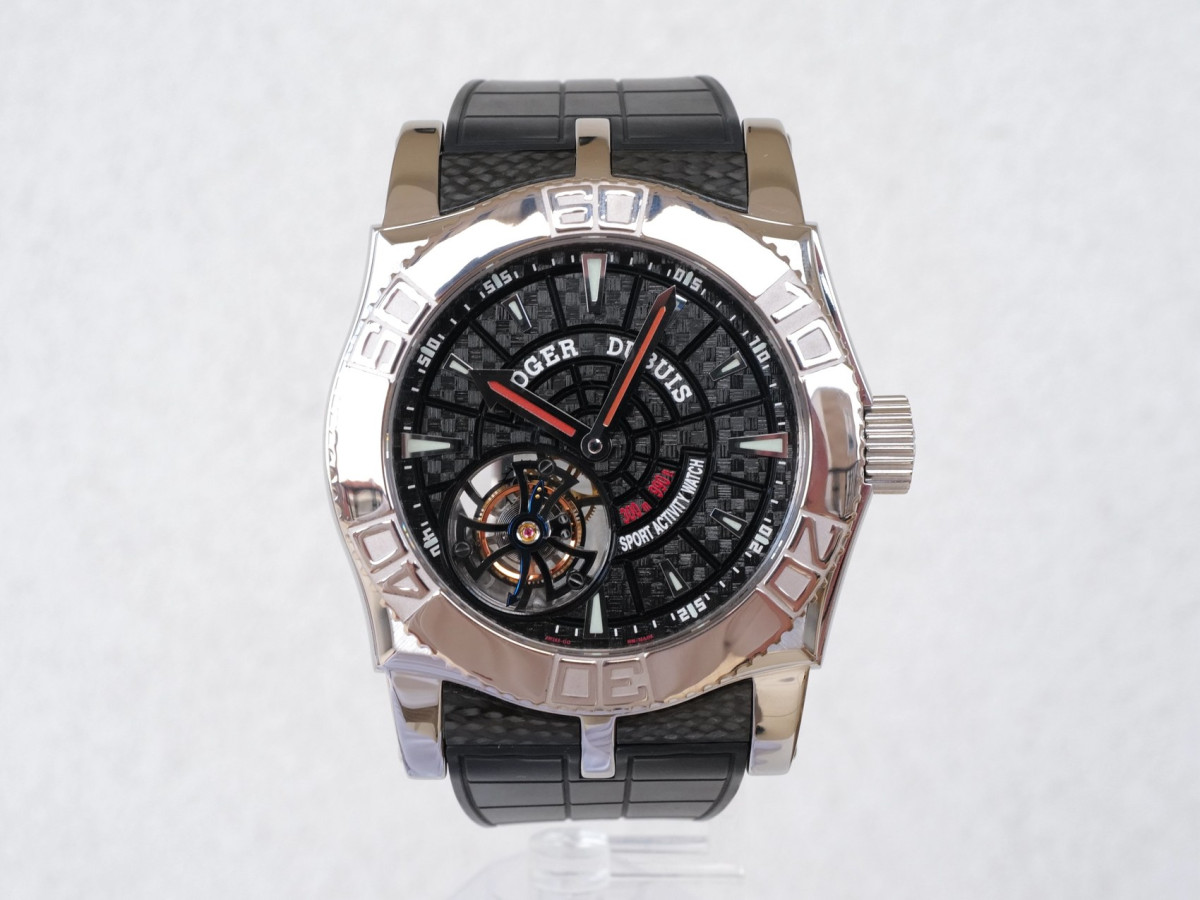 Швейцарський годинник Roger Dubuis Easy Diver Tourbillon 48 Carbon Dial Limited Edition of 280
