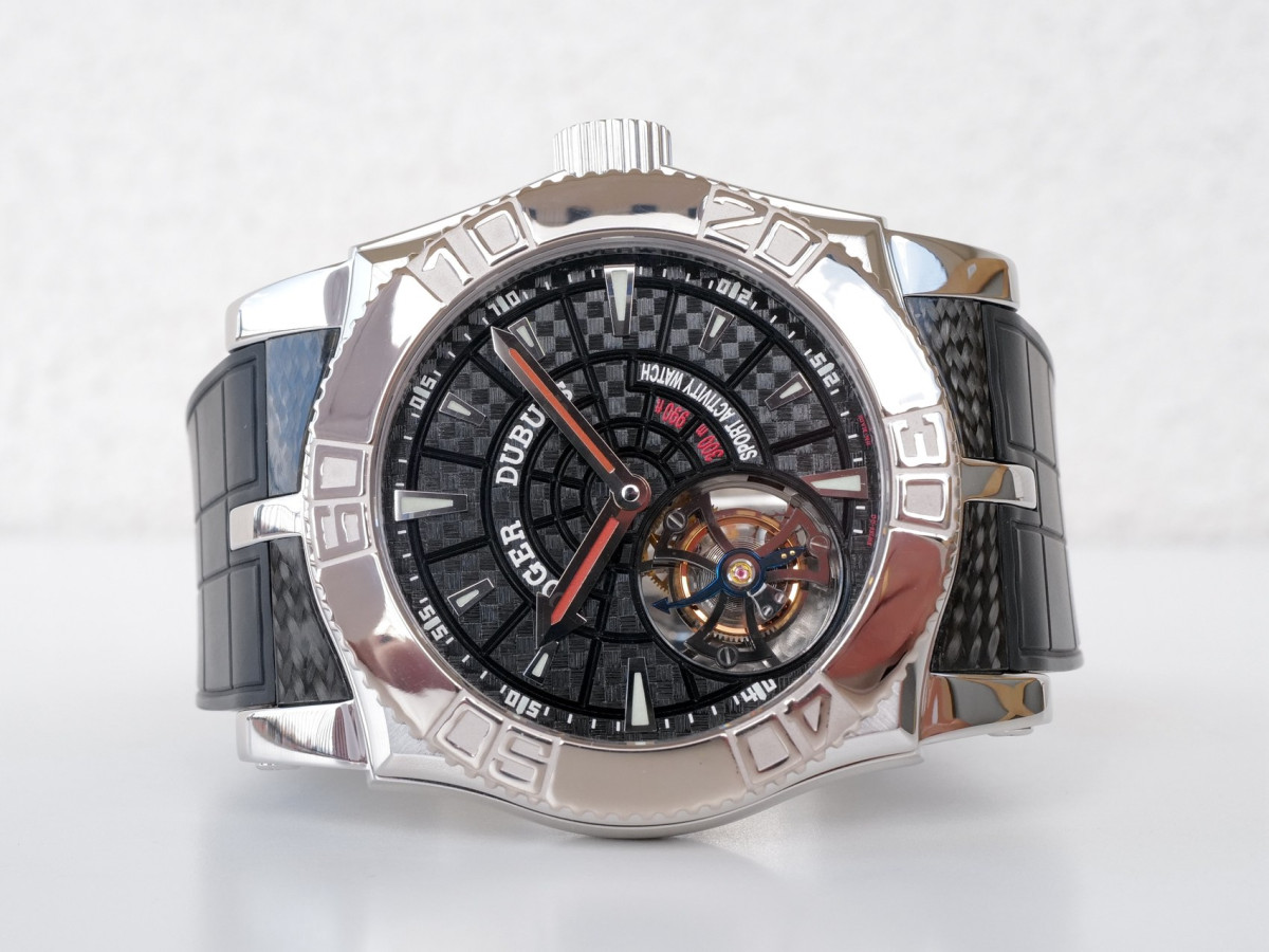 Швейцарський годинник Roger Dubuis Easy Diver Tourbillon 48 Carbon Dial Limited Edition of 280