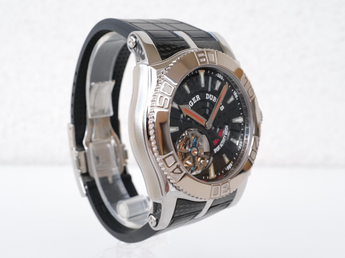 Швейцарський годинник Roger Dubuis Easy Diver Tourbillon 48 Carbon Dial Limited Edition of 280