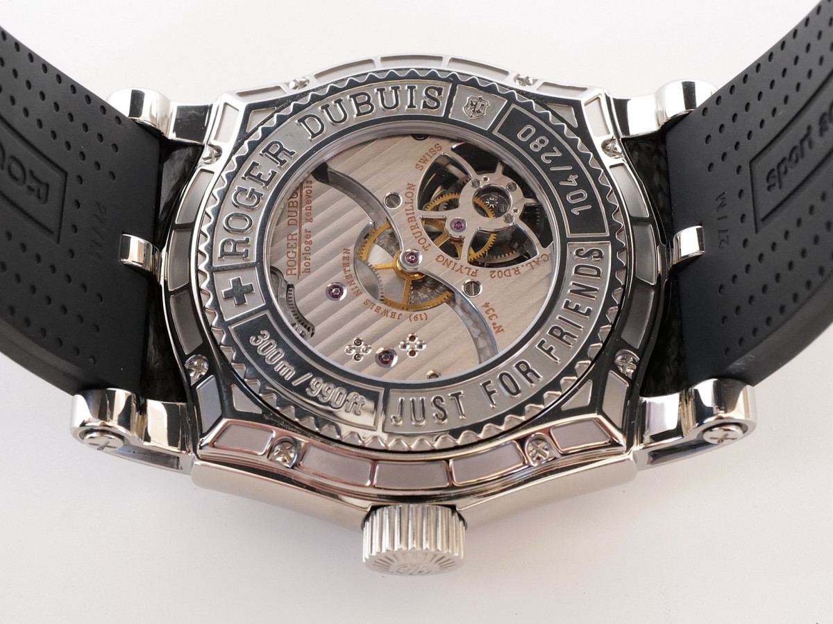 Швейцарський годинник Roger Dubuis Easy Diver Tourbillon 48 Carbon Dial Limited Edition of 280