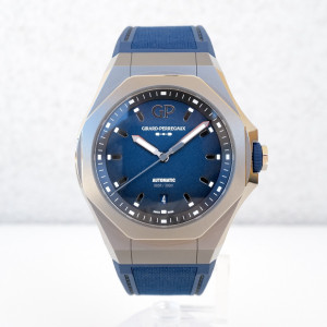 Swiss watch Girard-Perregaux Laureato Absolute 44 Ti 230 Blue Limited Edition