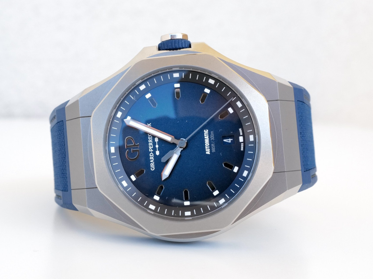 Swiss watch Girard-Perregaux Laureato Absolute 44 Ti 230 Blue Limited Edition