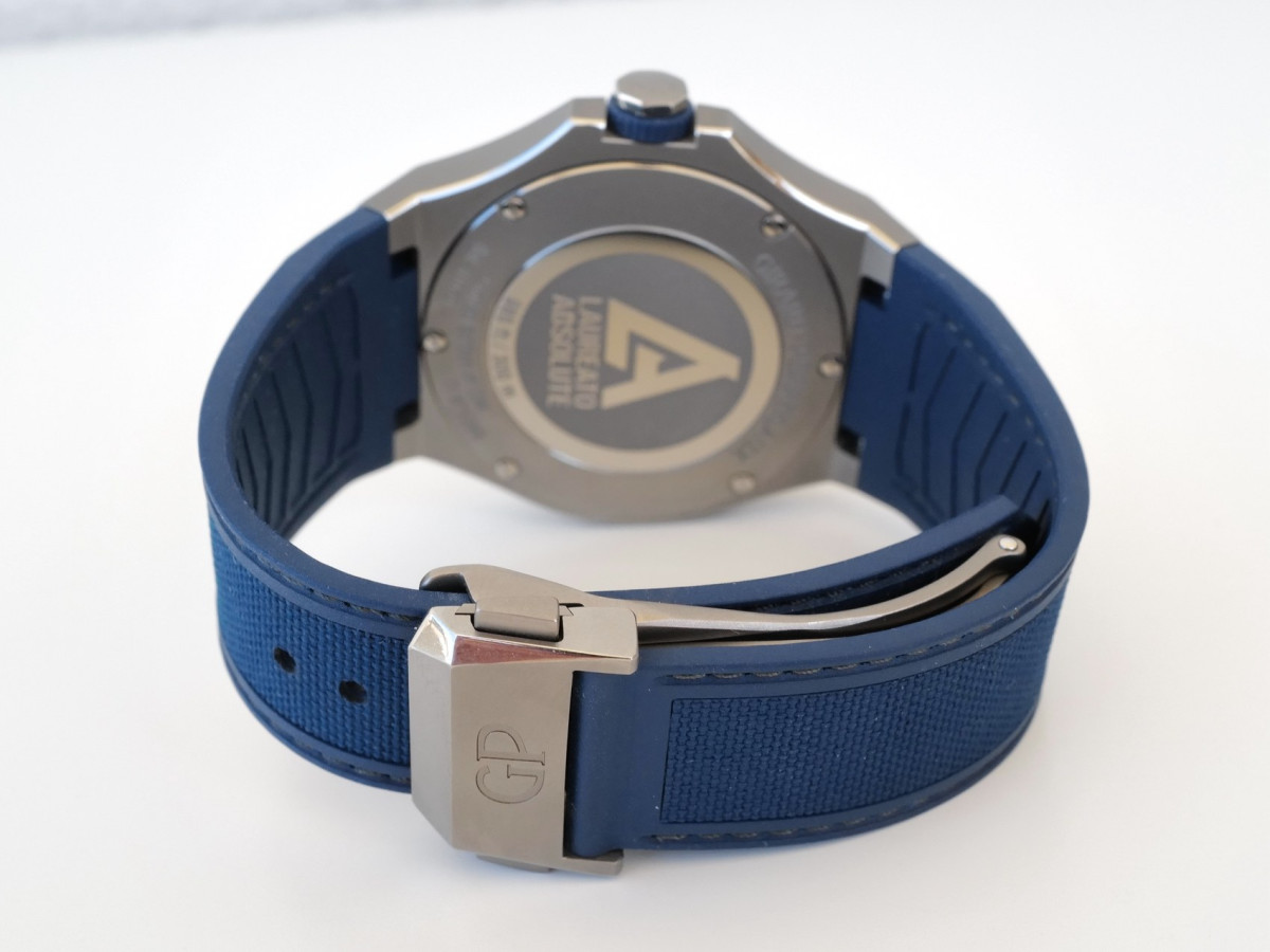 Swiss watch Girard-Perregaux Laureato Absolute 44 Ti 230 Blue Limited Edition