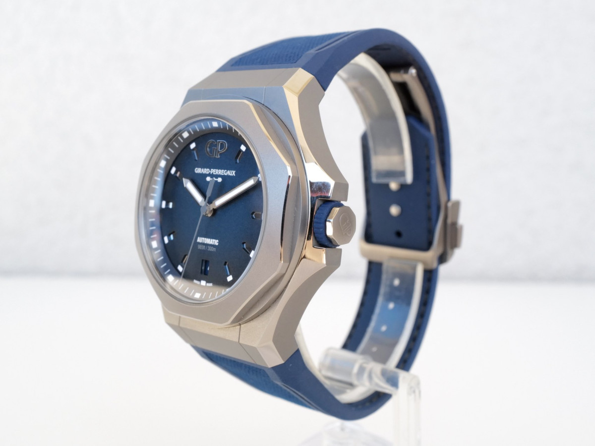 Swiss watch Girard-Perregaux Laureato Absolute 44 Ti 230 Blue Limited Edition