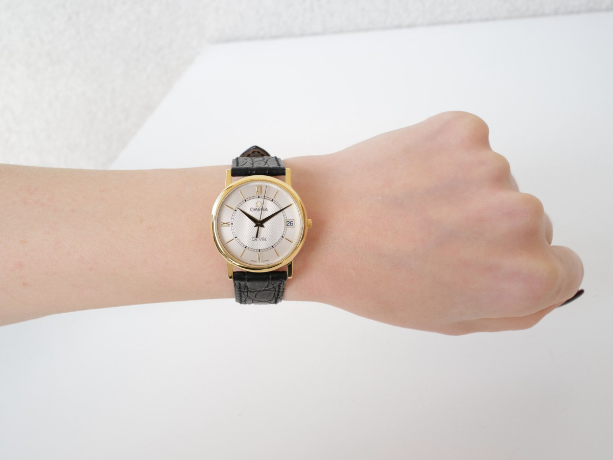 Швейцарские часы Omega De Ville 32 Quartz 18K Yellow Gold