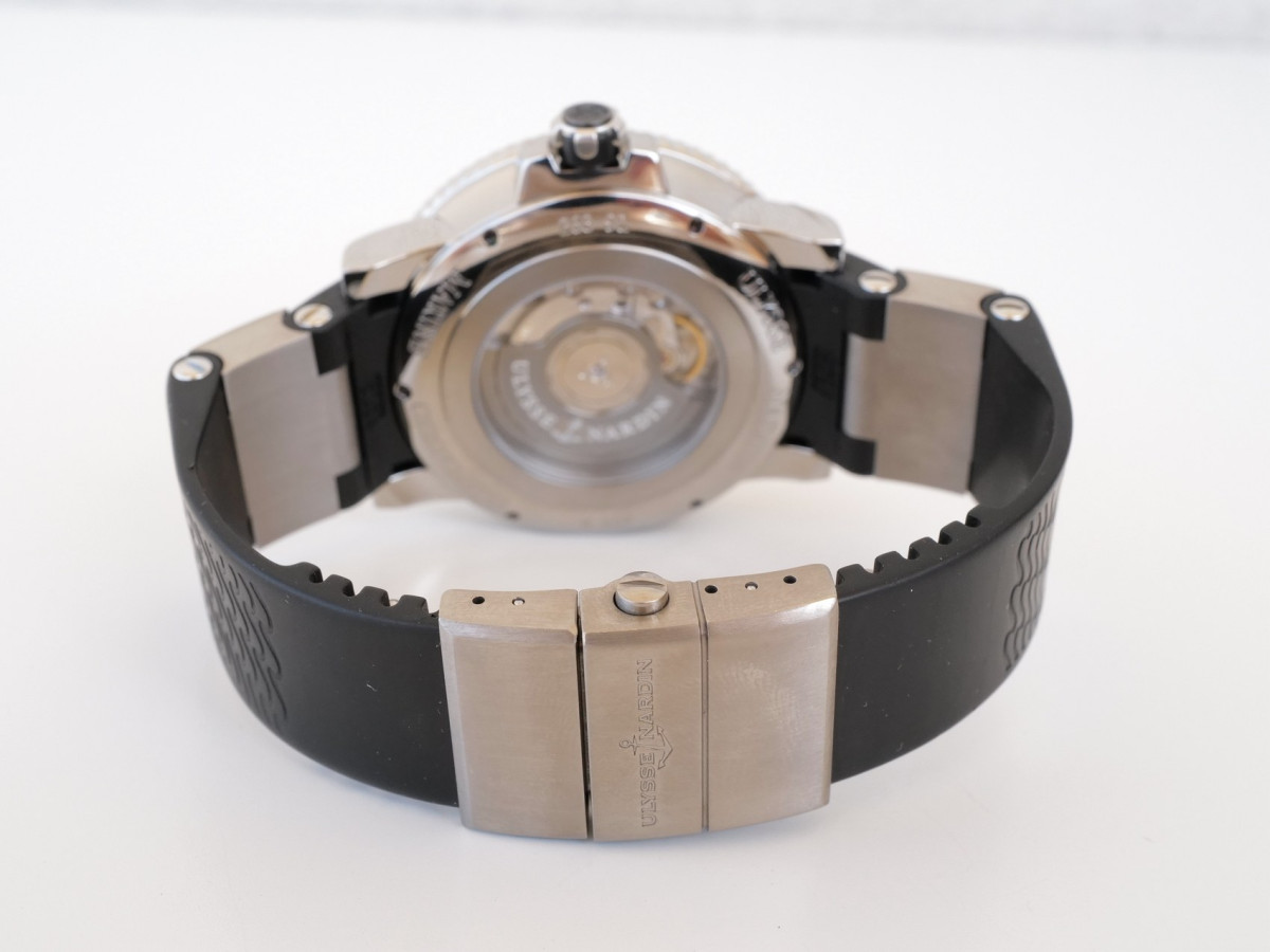 Швейцарские часы Ulysse Nardin Maxi Marine Diver 45 Titanium Black Dial