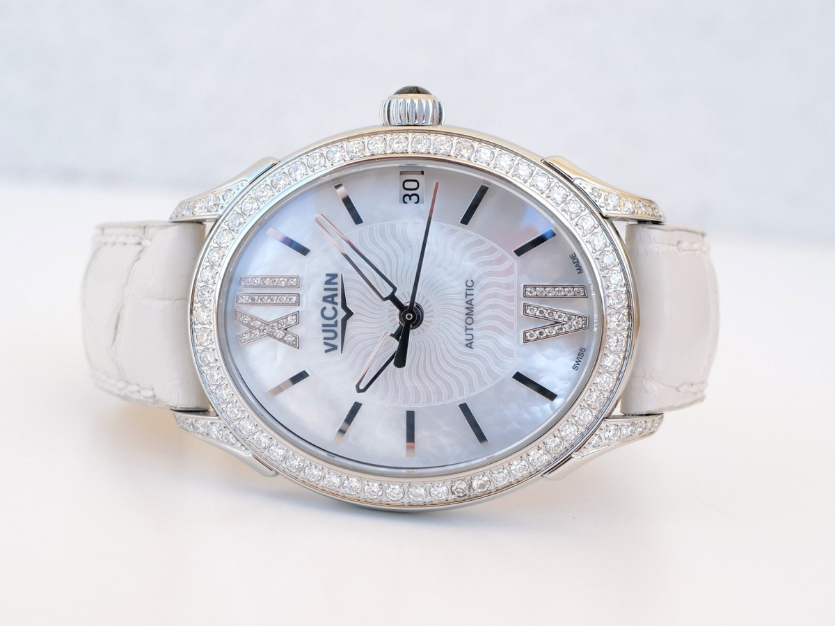 Швейцарський годинник Vulcain First Lady Automatic MOP Diamond Dial Bezel