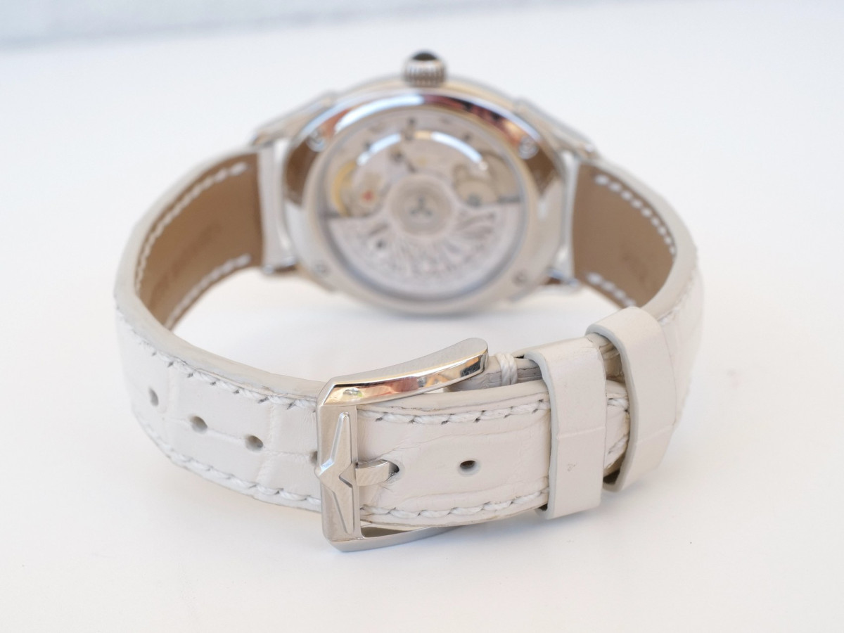 Швейцарський годинник Vulcain First Lady Automatic MOP Diamond Dial Bezel