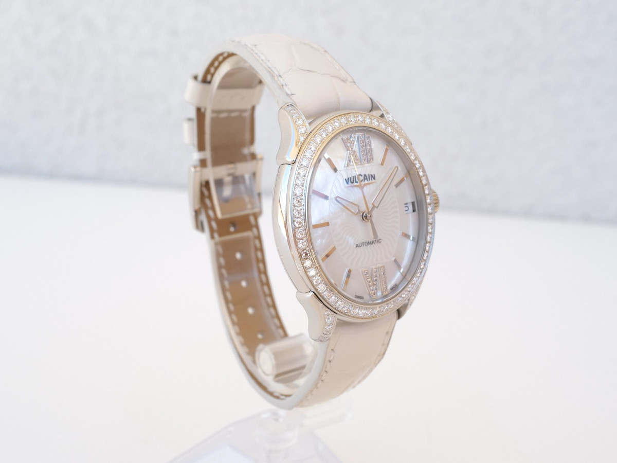 Швейцарський годинник Vulcain First Lady Automatic MOP Diamond Dial Bezel