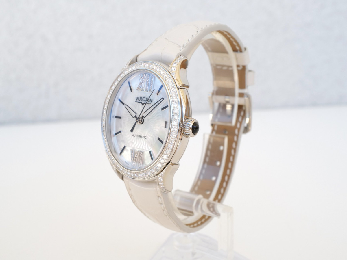 Швейцарський годинник Vulcain First Lady Automatic MOP Diamond Dial Bezel