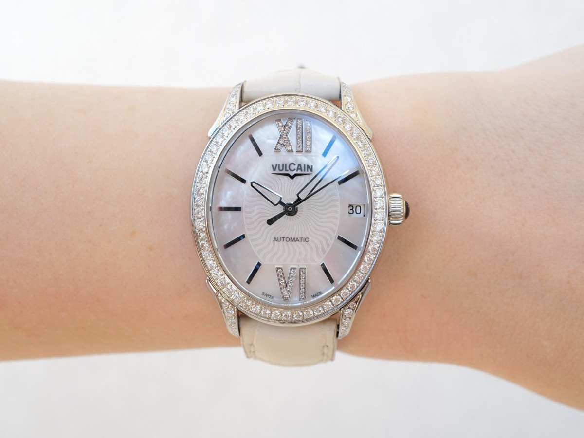 Швейцарський годинник Vulcain First Lady Automatic MOP Diamond Dial Bezel