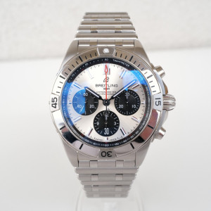 Швейцарський годинник Breitling Chronomat 42 B01 Manufacture Panda Dial (10.2023)