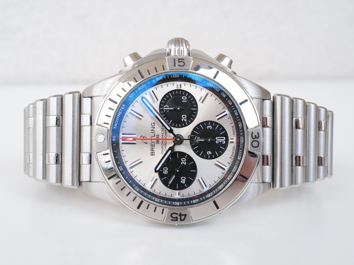 Швейцарський годинник Breitling Chronomat 42 B01 Manufacture Panda Dial (10.2023)