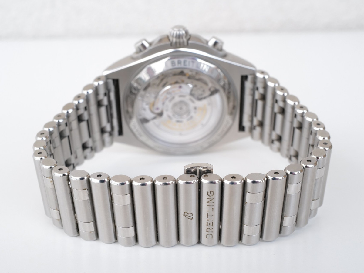 Швейцарський годинник Breitling Chronomat 42 B01 Manufacture Panda Dial (10.2023)