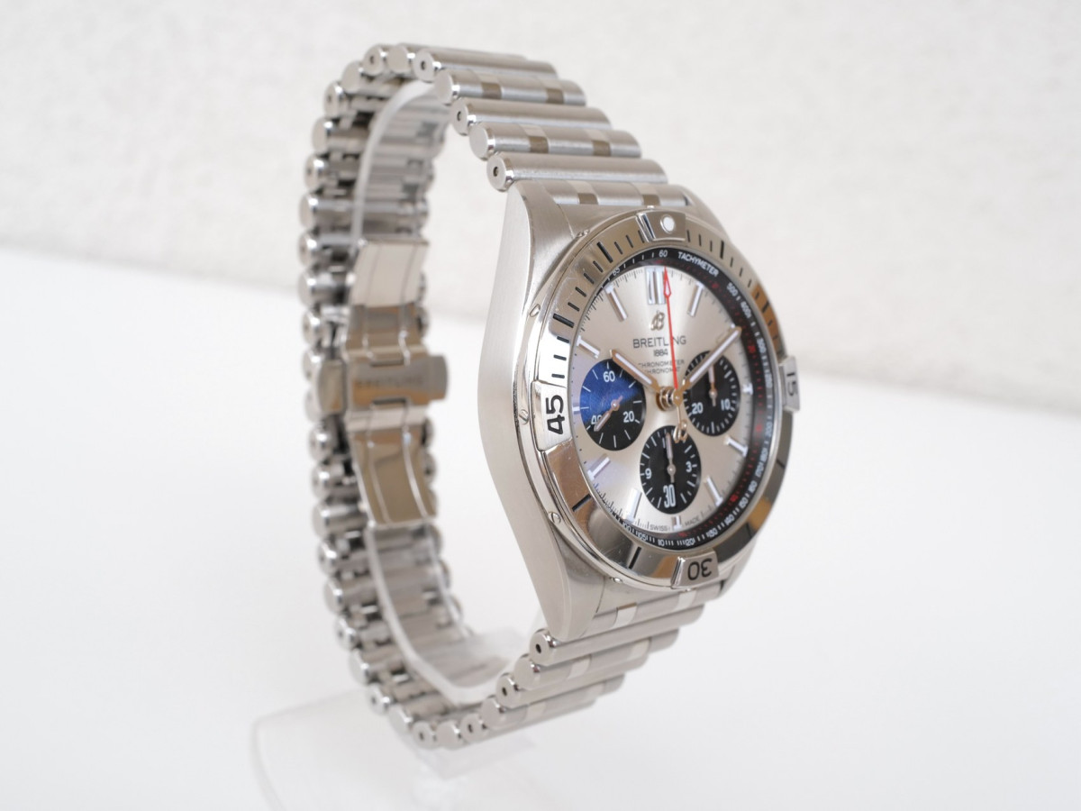 Швейцарський годинник Breitling Chronomat 42 B01 Manufacture Panda Dial (10.2023)