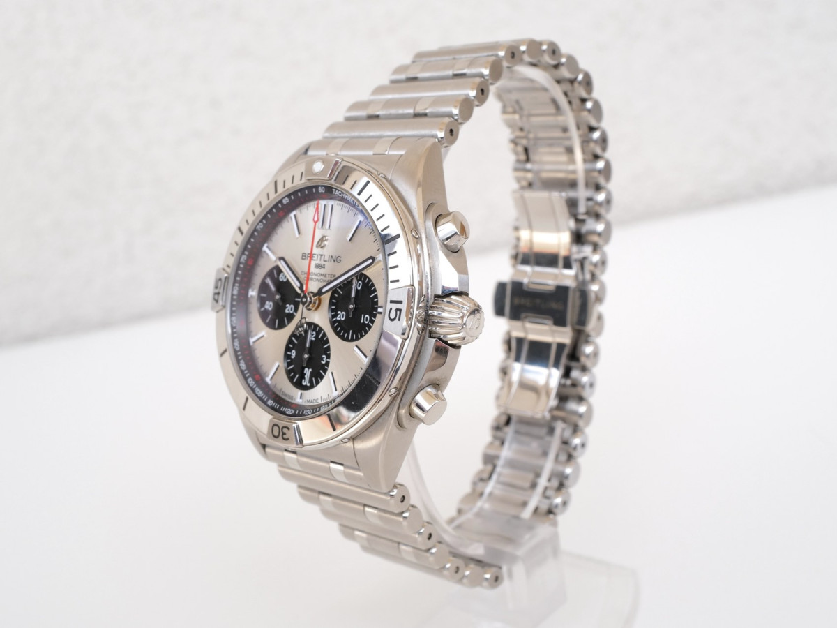 Швейцарський годинник Breitling Chronomat 42 B01 Manufacture Panda Dial (10.2023)