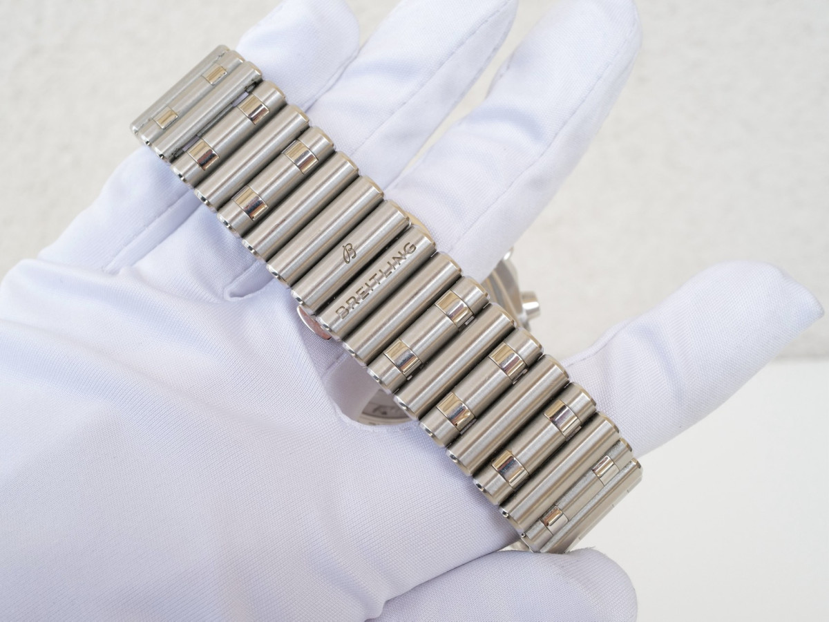 Швейцарський годинник Breitling Chronomat 42 B01 Manufacture Panda Dial (10.2023)