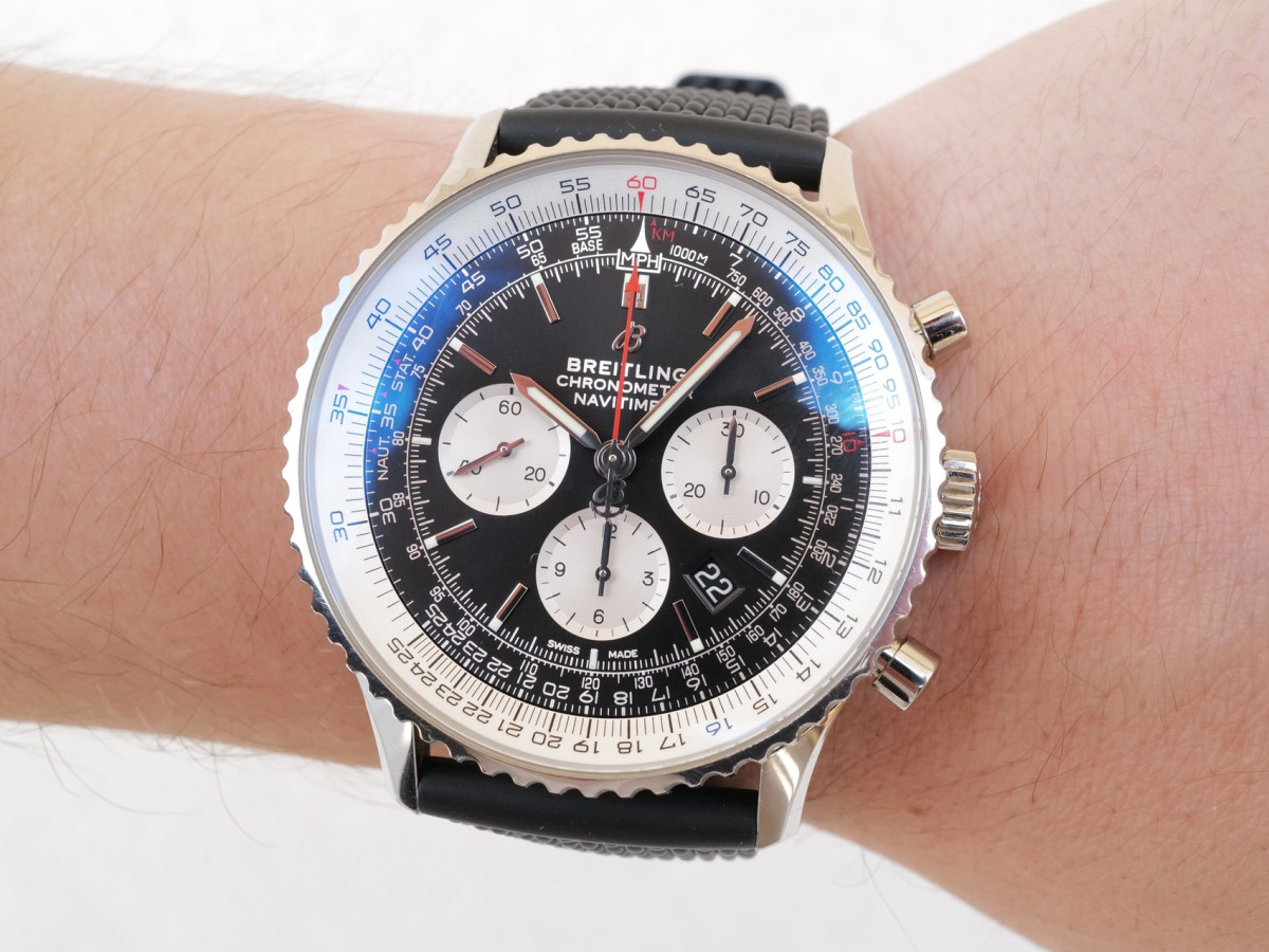 Швейцарський годинник Breitling Navitimer B01 Chronograph 46 Panda Dial