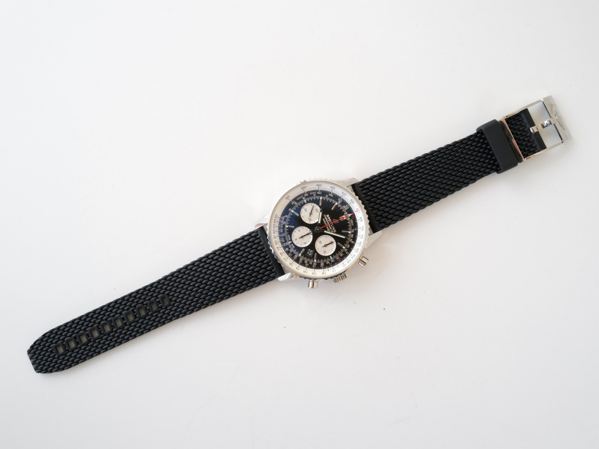 Швейцарський годинник Breitling Navitimer B01 Chronograph 46 Panda Dial