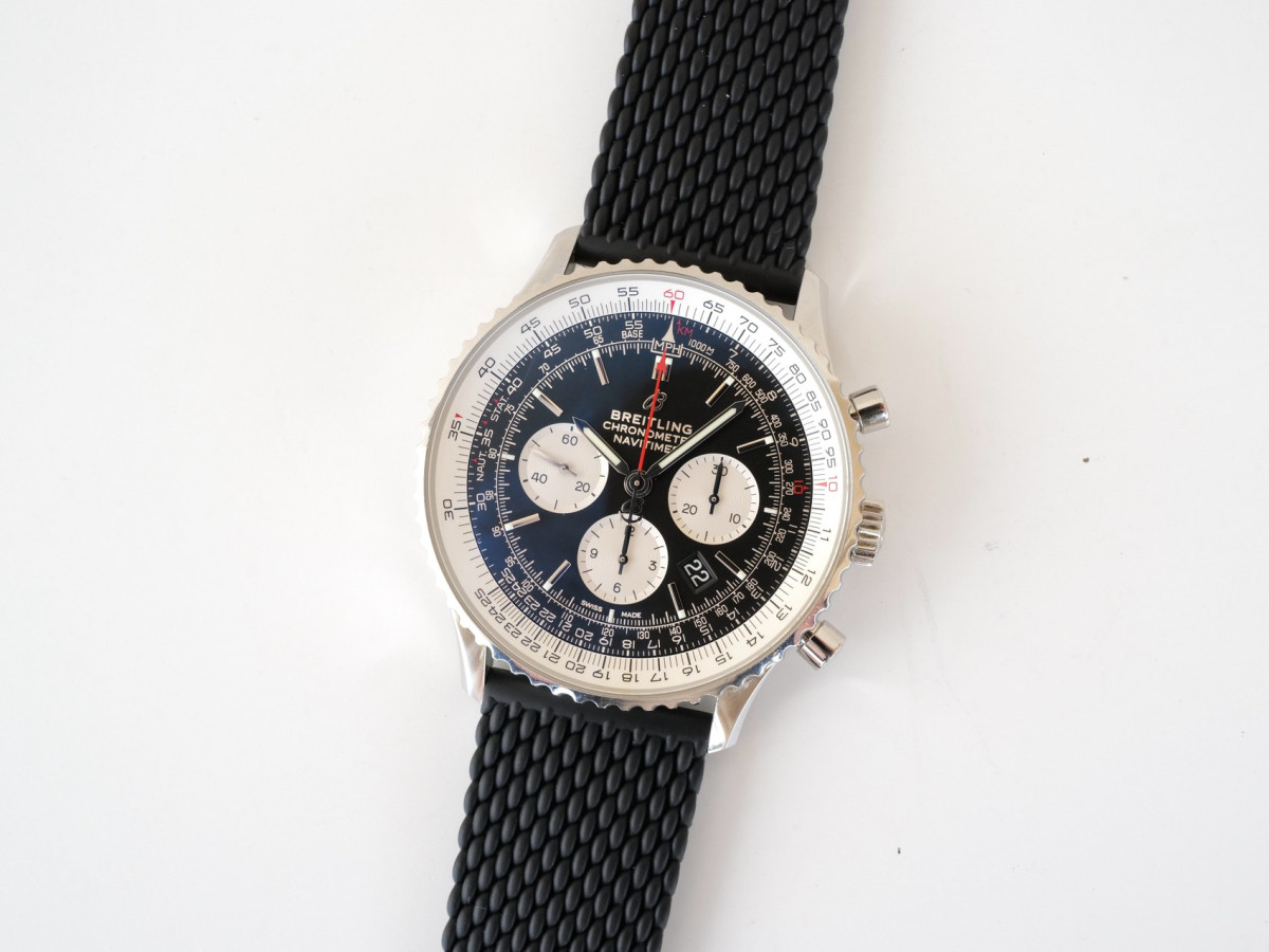 Швейцарський годинник Breitling Navitimer B01 Chronograph 46 Panda Dial