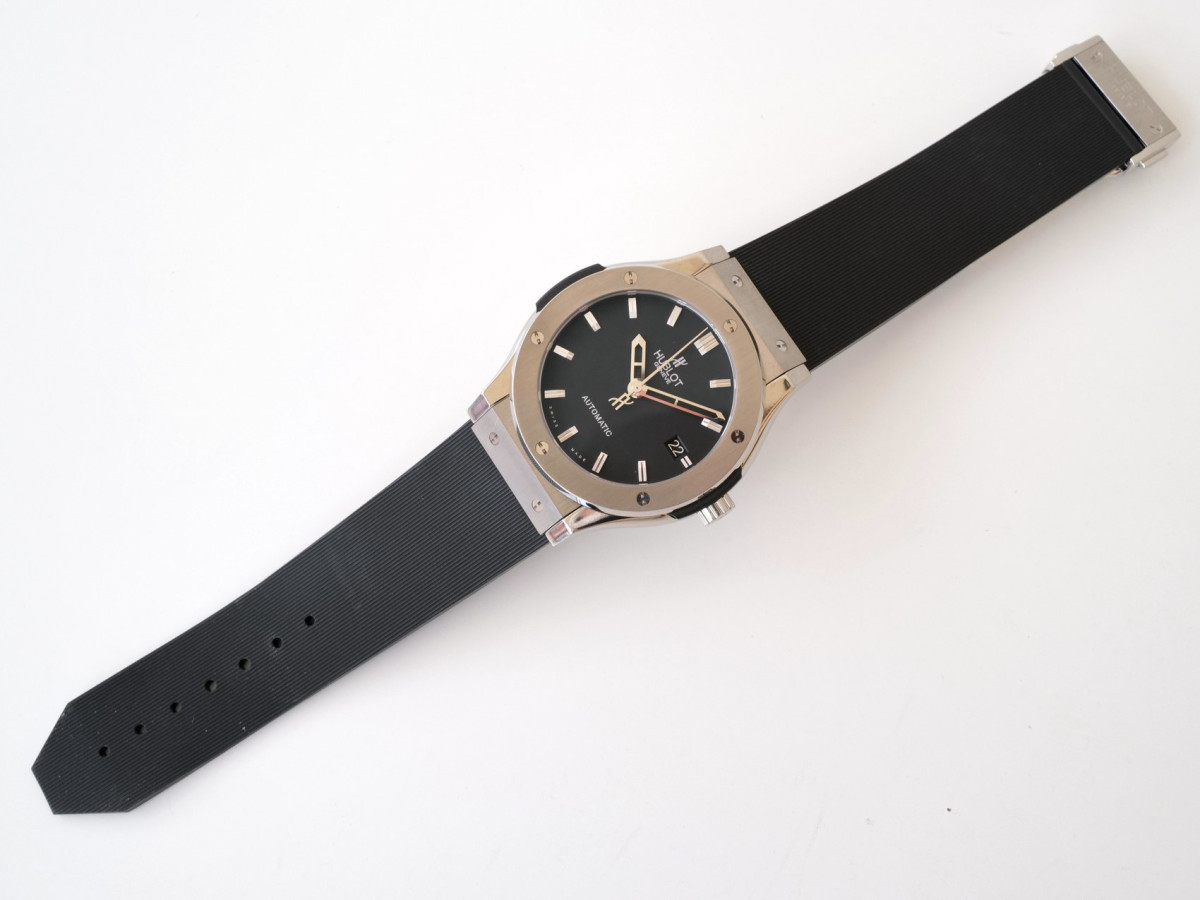 Швейцарський годинник Hublot Classic Fusion 45 Titanium Black Dial