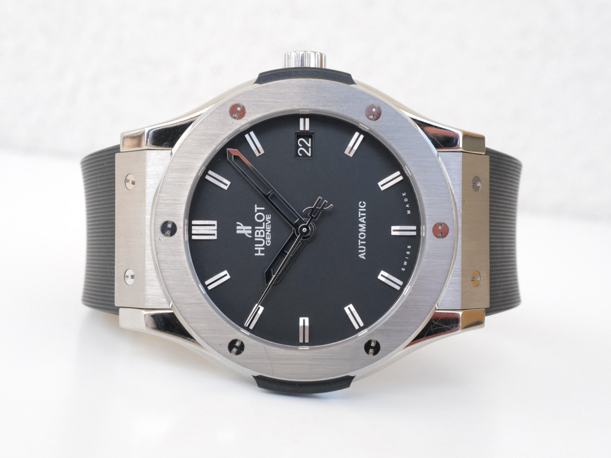 Швейцарський годинник Hublot Classic Fusion 45 Titanium Black Dial