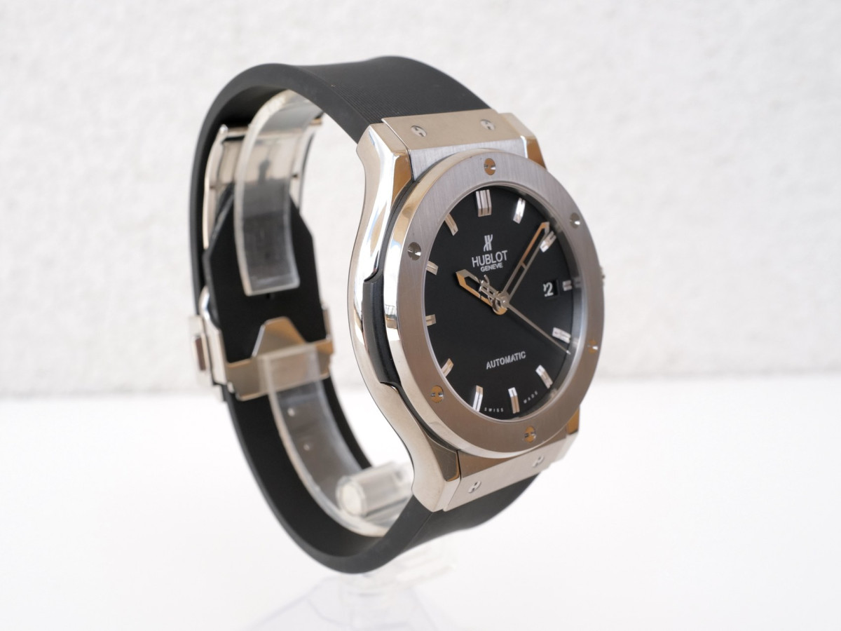 Швейцарський годинник Hublot Classic Fusion 45 Titanium Black Dial