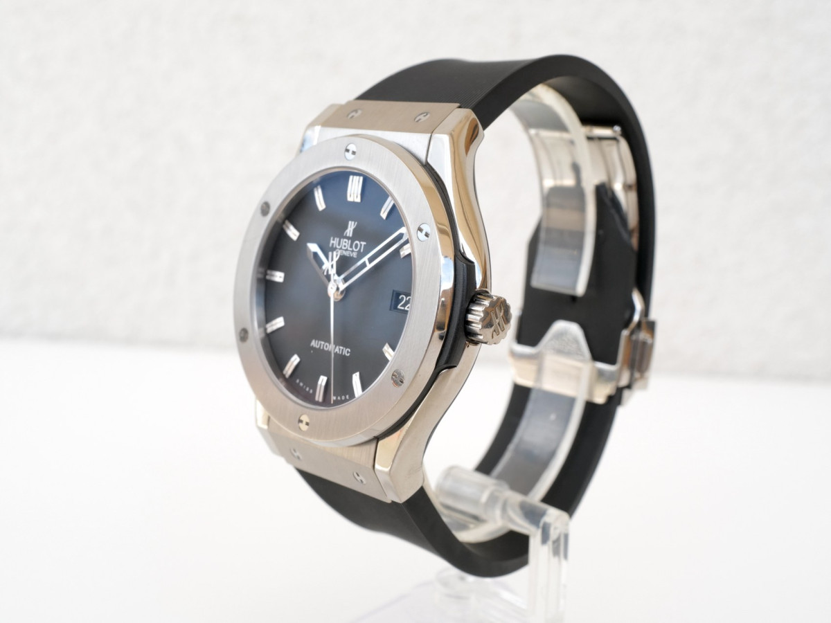 Швейцарський годинник Hublot Classic Fusion 45 Titanium Black Dial