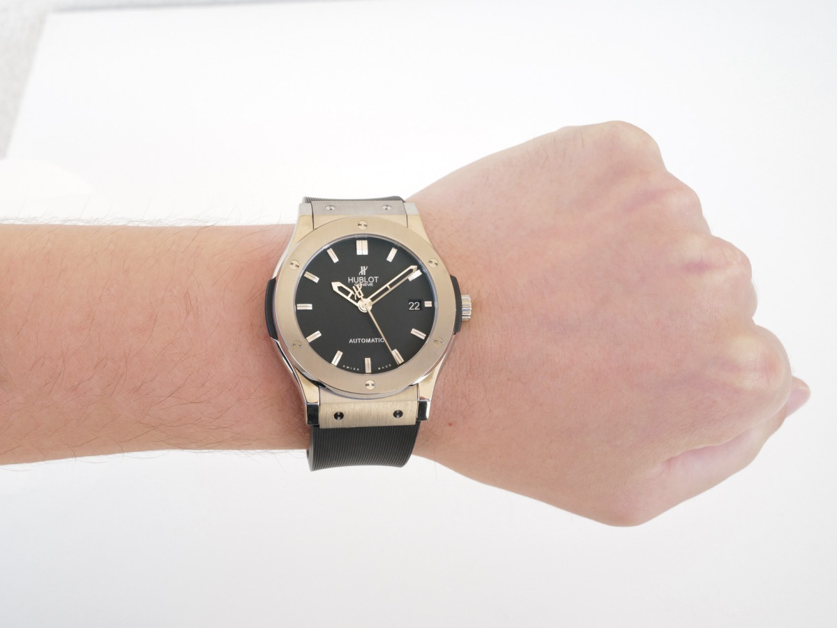 Швейцарський годинник Hublot Classic Fusion 45 Titanium Black Dial
