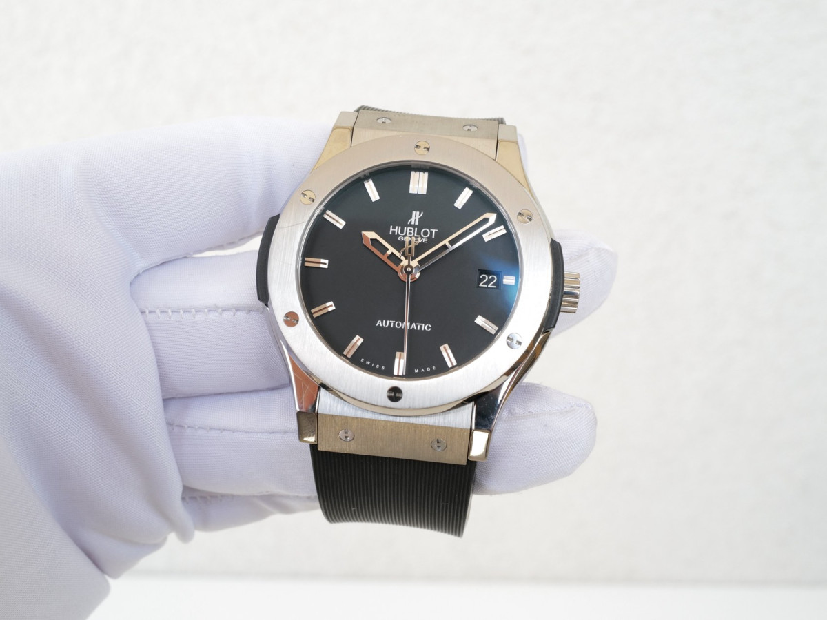 Швейцарський годинник Hublot Classic Fusion 45 Titanium Black Dial