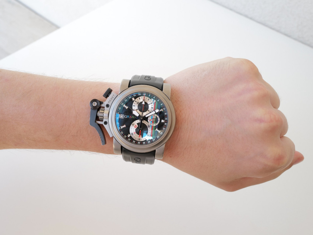 Швейцарские часы Graham Chronofighter Oversize 47 Titanium Limited Edition of 200