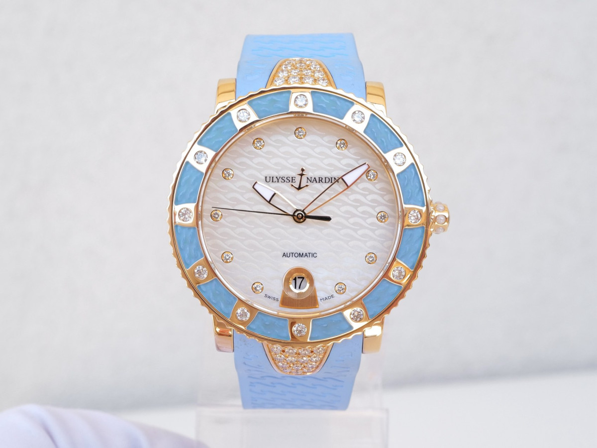 Швейцарские часы Ulysse Nardin 40 Lady Diver 18K Rose Gold MOP Diamond Dial