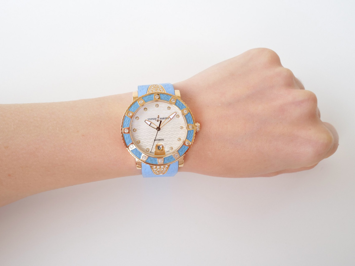 Швейцарские часы Ulysse Nardin 40 Lady Diver 18K Rose Gold MOP Diamond Dial