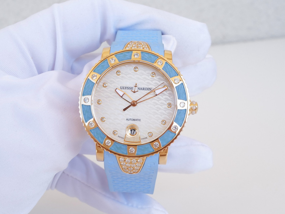 Швейцарские часы Ulysse Nardin 40 Lady Diver 18K Rose Gold MOP Diamond Dial